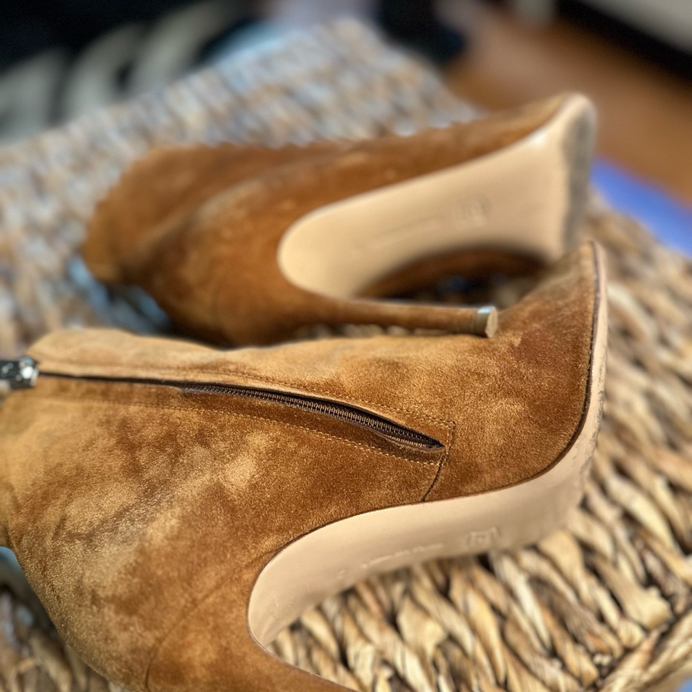 Gianvito Rossi Tan Suede Ankle Booties ~ Great condition.  Size 39 - Picture 7 of 10